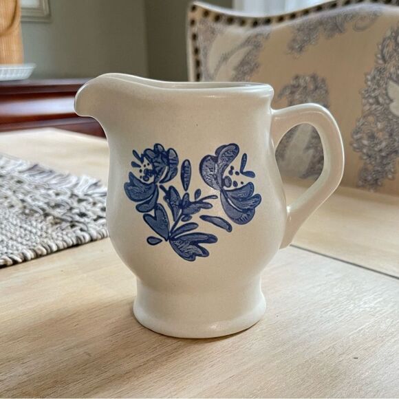 Pfaltzgraff Yorktowne creamer in excellent condition - Picture 1 of 4